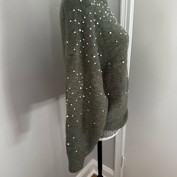 H&M Women’s XS Olive Green Pearl Appliqué Pullover Sweater. Oversized. Stretch. - Picture 12 of 16